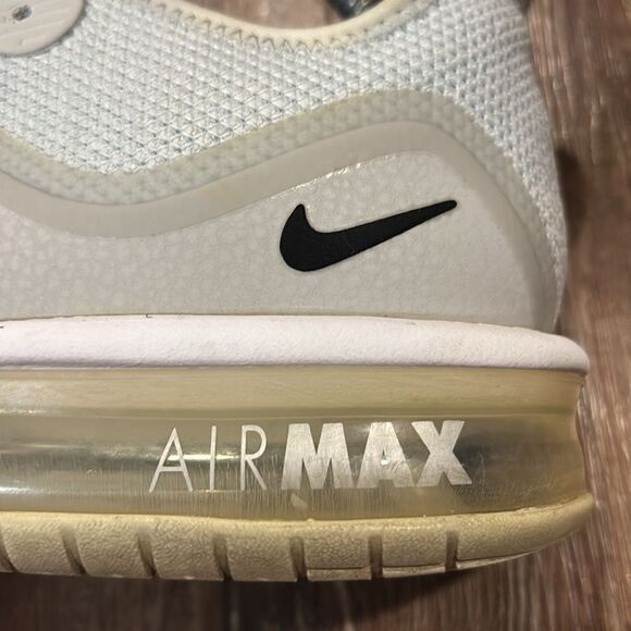 Nike Air Max gray & white lite weight breathable mesh size 9.5. - Picture 8 of 11